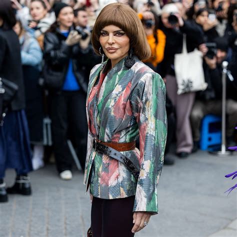 Lisa Rinna shows off new bowl cut during Paris Fashion Week